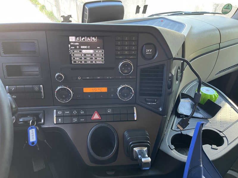 Mercedes-Benz Actros 1842 Streamspace / 840 dkm / 2 Tanks / NL Truck - Tractor unit: picture 5 Mercedes-Benz Actros 1842 Streamspace / 840 dkm / 2 Tanks / NL Truck - Tractor unit: picture 5