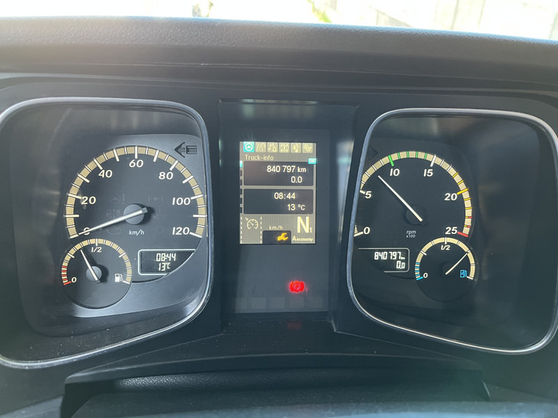 Mercedes-Benz Actros 1842 Streamspace / 840 dkm / 2 Tanks / NL Truck - Tractor unit: picture 4 Mercedes-Benz Actros 1842 Streamspace / 840 dkm / 2 Tanks / NL Truck - Tractor unit: picture 4