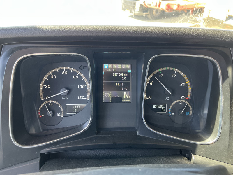Mercedes-Benz Actros 1842 Streamspace / 897 dkm / 2 Tanks / NL Truck - Tractor unit: picture 4 Mercedes-Benz Actros 1842 Streamspace / 897 dkm / 2 Tanks / NL Truck - Tractor unit: picture 4