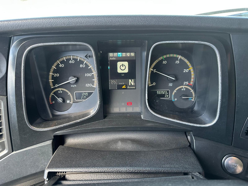Mercedes-Benz Actros 1842 Streamspace / 933 dkm / 2 Tanks / NL Truck - Tractor unit: picture 4 Mercedes-Benz Actros 1842 Streamspace / 933 dkm / 2 Tanks / NL Truck - Tractor unit: picture 4