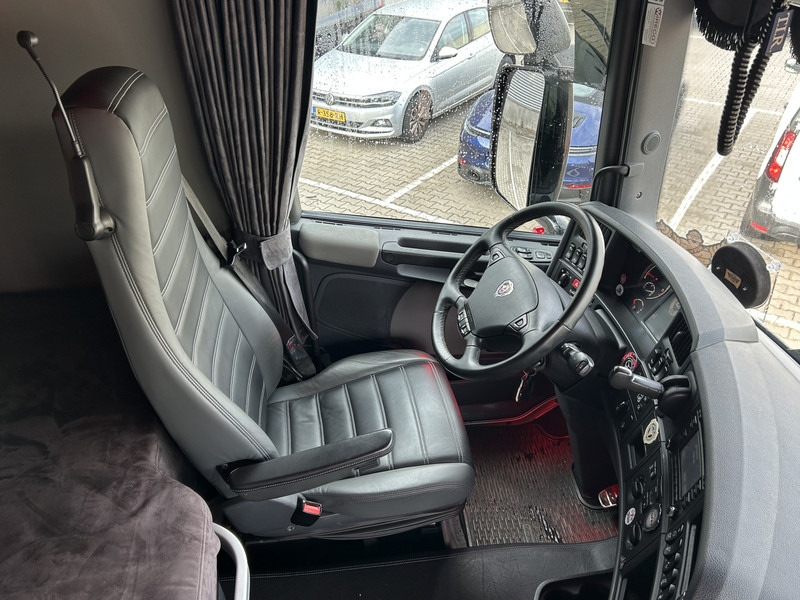 Scania R520 V8 / Showtruck / Buffl Interieur / Vol Lucht / Retarder - Tractor unit: picture 3 Scania R520 V8 / Showtruck / Buffl Interieur / Vol Lucht / Retarder - Tractor unit: picture 3