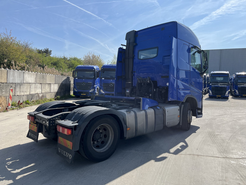 Volvo FH 420 Globetrotter / 921 dkm / 2 Tanks / VEB+ / 6x in stock - Tractor unit: picture 2 Volvo FH 420 Globetrotter / 921 dkm / 2 Tanks / VEB+ / 6x in stock - Tractor unit: picture 2