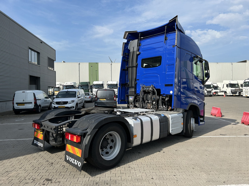 Volvo FH 420 Globetrotter / 921 dkm / 2 Tanks / VEB+ / NL Truck - Tractor unit: picture 2 Volvo FH 420 Globetrotter / 921 dkm / 2 Tanks / VEB+ / NL Truck - Tractor unit: picture 2