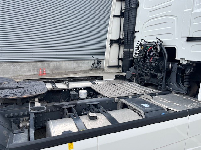 Tractor unit Volvo FH 460 Globetrotter XL / 2 Tanks / APK-TUV 04-26: picture 15