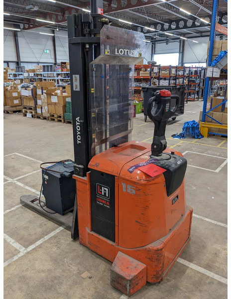 Toyota Lotus 900 - Stacker: picture 2 Toyota Lotus 900 - Stacker: picture 2