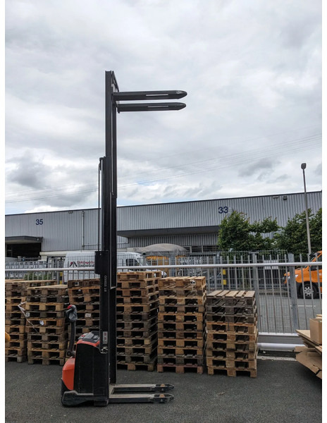 Toyota SWE120 - Stacker: picture 1 Toyota SWE120 - Stacker: picture 1