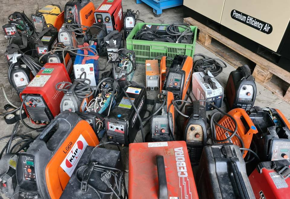 Spawarki invertorowe, używane, uszkodzone - Welding equipment: picture 1 Spawarki invertorowe, używane, uszkodzone - Welding equipment: picture 1