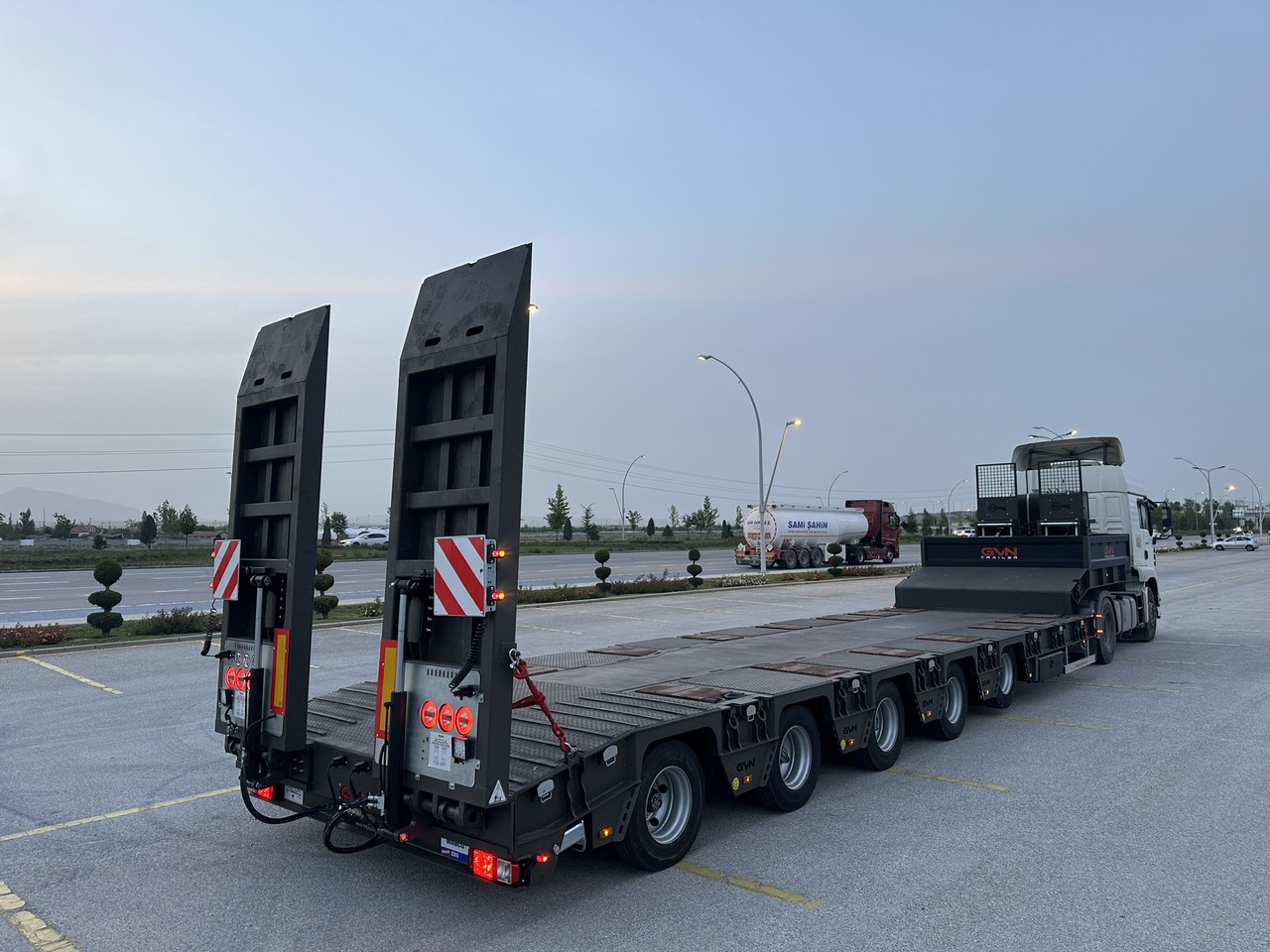 GVN Trailer 5 AXLE LOWBED - Low loader semi-trailer: picture 1 GVN Trailer 5 AXLE LOWBED - Low loader semi-trailer: picture 1