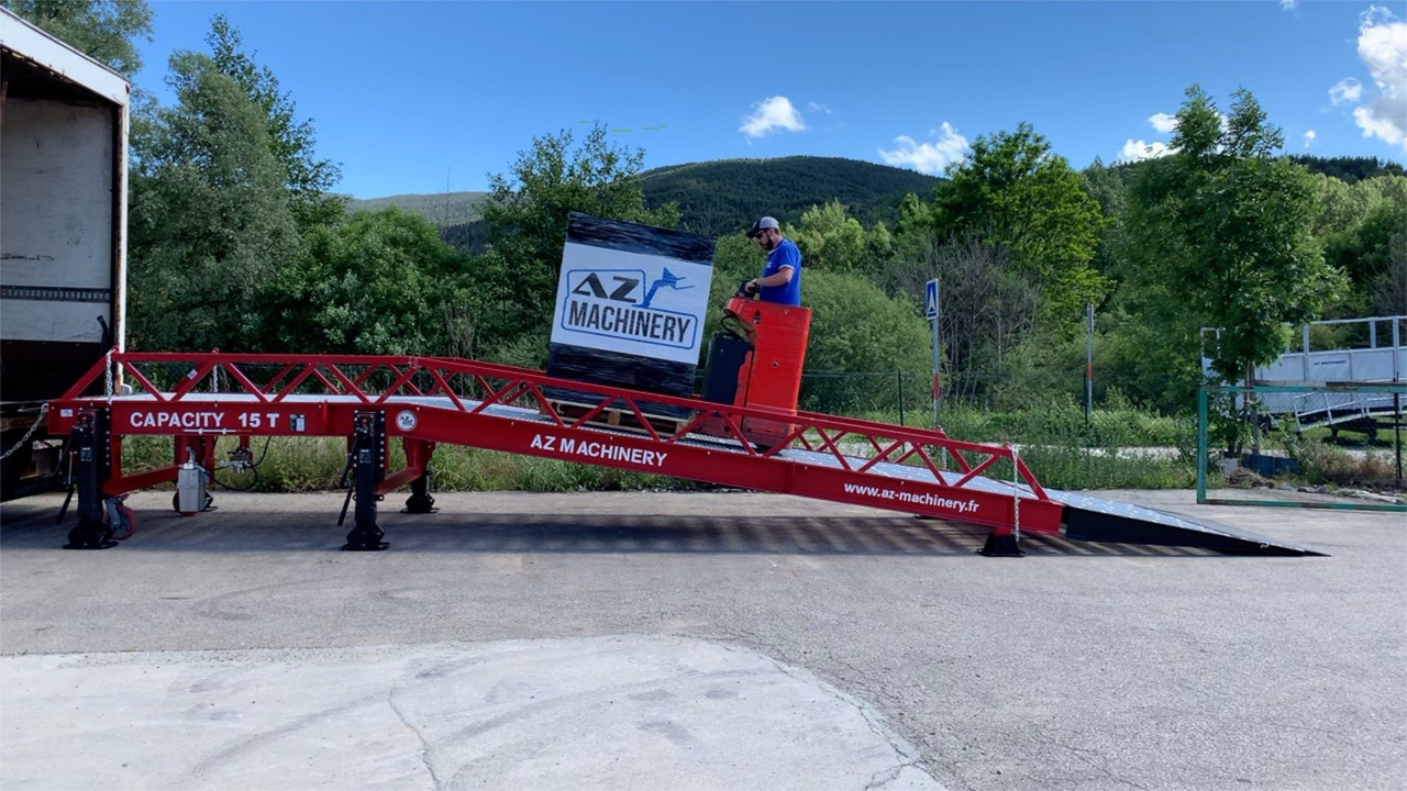 Loading Ramp with with electric tilting bridge - AZ RAMP - STAR- 10T-ZR-E. 10 ton capacity - Loading ramp: picture 4 Loading Ramp with with electric tilting bridge - AZ RAMP - STAR- 10T-ZR-E. 10 ton capacity - Loading ramp: picture 4