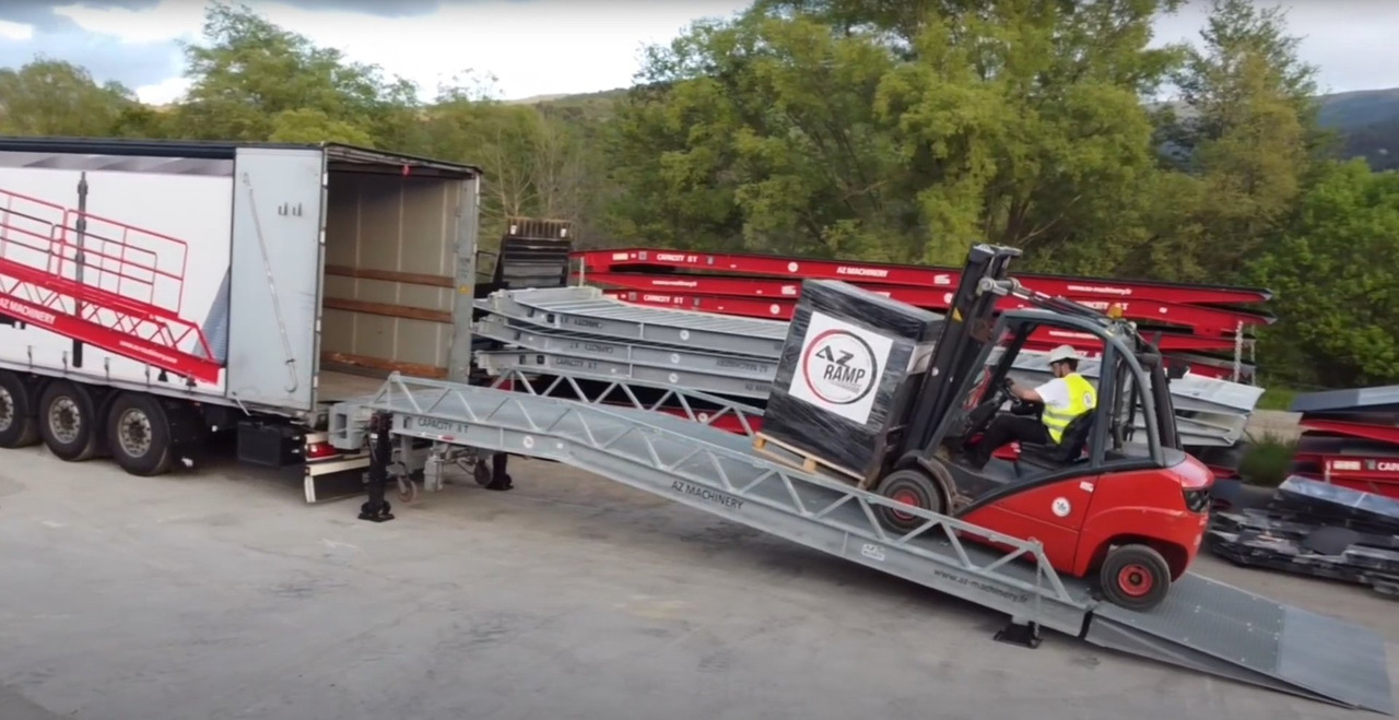Loading Ramp with with hydraulic tilting bridge - AZ RAMP - STAR- 12T FULL GALVA - Loading ramp: picture 5 Loading Ramp with with hydraulic tilting bridge - AZ RAMP - STAR- 12T FULL GALVA - Loading ramp: picture 5