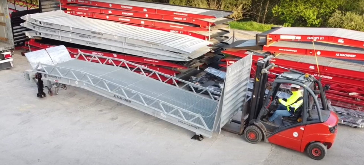 Loading Ramp with with hydraulic tilting bridge - AZ RAMP - STAR- 8T FULL GALVA - Loading ramp: picture 3 Loading Ramp with with hydraulic tilting bridge - AZ RAMP - STAR- 8T FULL GALVA - Loading ramp: picture 3