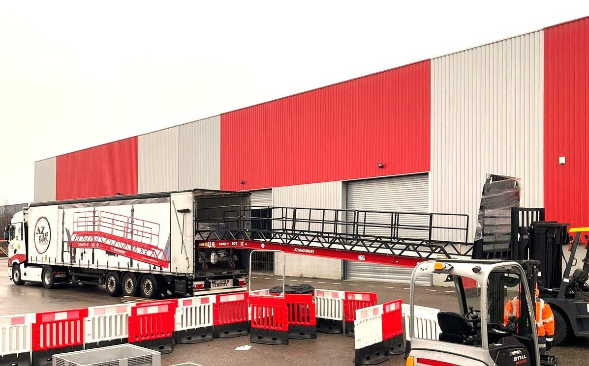**RENTAL** Loading Ramp with with hydraulic tilting bridge - AZ RAMP - STAR- 8T. 8 ton capacity - Loading ramp: picture 3 **RENTAL** Loading Ramp with with hydraulic tilting bridge - AZ RAMP - STAR- 8T. 8 ton capacity - Loading ramp: picture 3