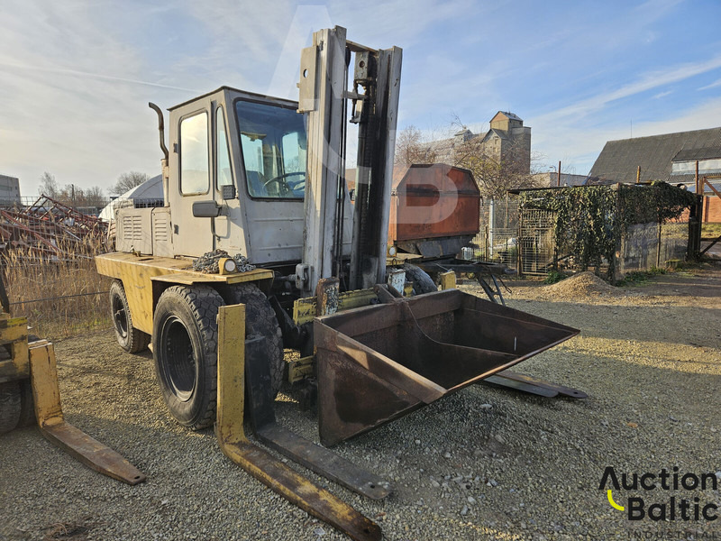 FORKLIFT - Rough terrain forklift: picture 2 FORKLIFT - Rough terrain forklift: picture 2