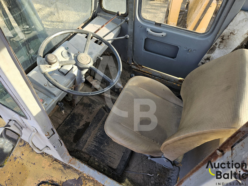 FORKLIFT - Rough terrain forklift: picture 5 FORKLIFT - Rough terrain forklift: picture 5