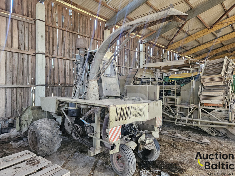 Fortschritt E281C - Forage harvester: picture 1 Fortschritt E281C - Forage harvester: picture 1