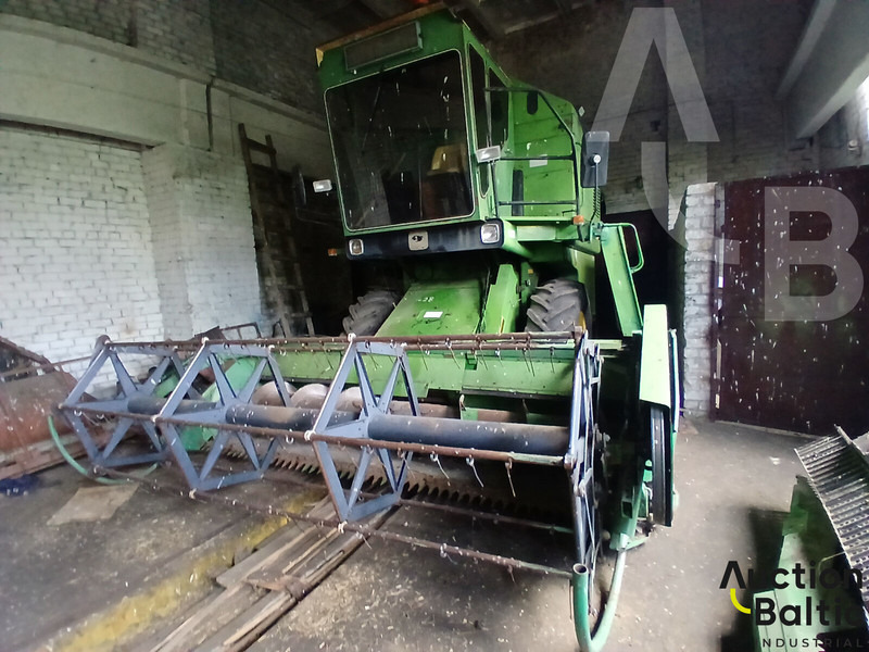 John Deere 1055 - Combine harvester: picture 4 John Deere 1055 - Combine harvester: picture 4