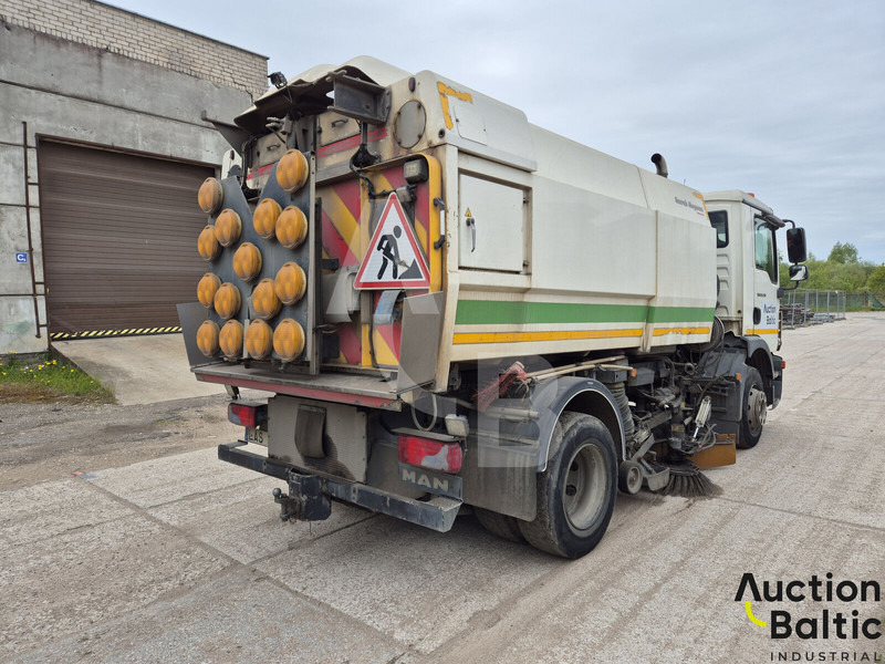 MAN TGM15.250 4X2 BL - Road sweeper: picture 3 MAN TGM15.250 4X2 BL - Road sweeper: picture 3
