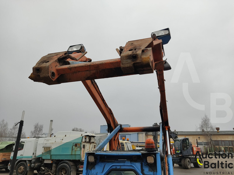 Skid steer loader New Holland LS 185 B: picture 9