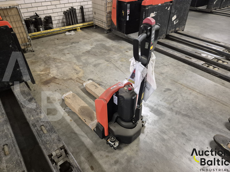 Toyota LHE130 - Order picker: picture 4 Toyota LHE130 - Order picker: picture 4