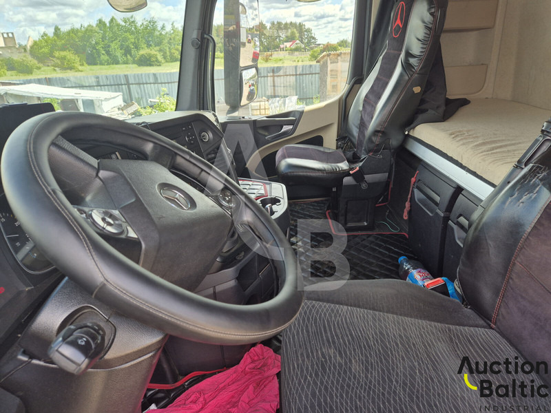 Tractor unit Mercedes-Benz Actros 1843: picture 12