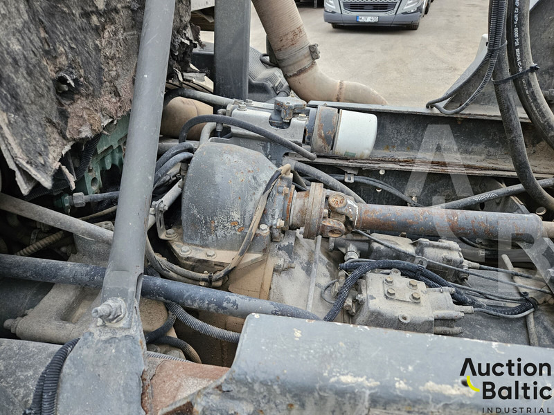 Concrete mixer truck Volvo FM12: picture 17