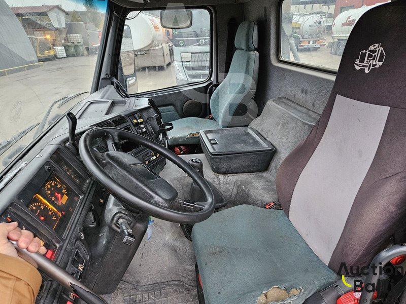 Concrete mixer truck Volvo FM12: picture 9