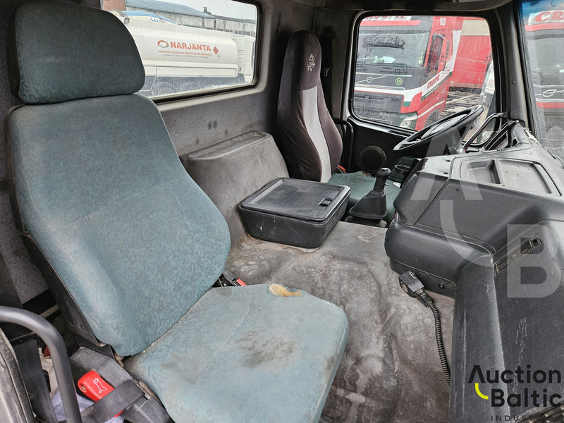 Concrete mixer truck Volvo FM12: picture 10