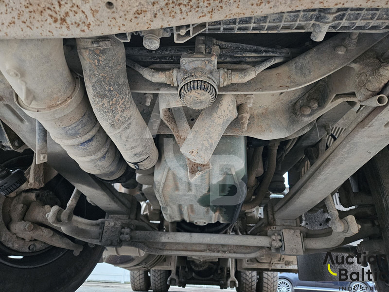 Concrete mixer truck Volvo FM12: picture 18