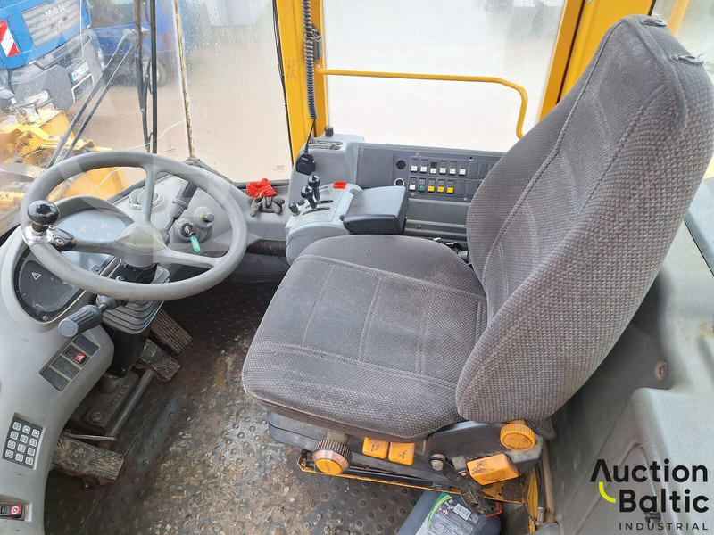 Volvo L 180 E - Wheel loader: picture 5 Volvo L 180 E - Wheel loader: picture 5