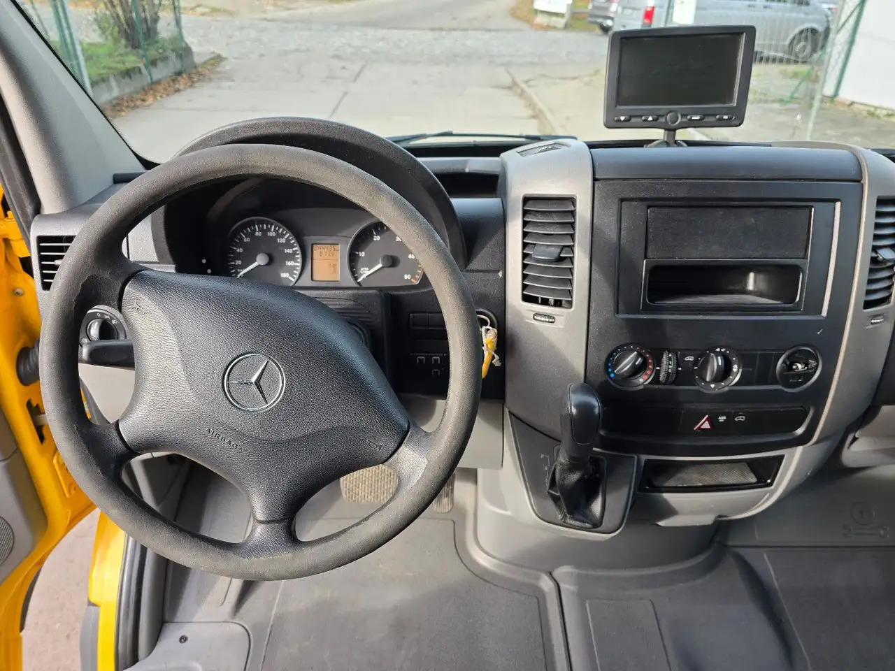 Vending truck Mercedes-Benz Sprinter/Foodtruck/ 1. Hand: picture 11 Vending truck Mercedes-Benz Sprinter/Foodtruck/ 1. Hand: picture 11