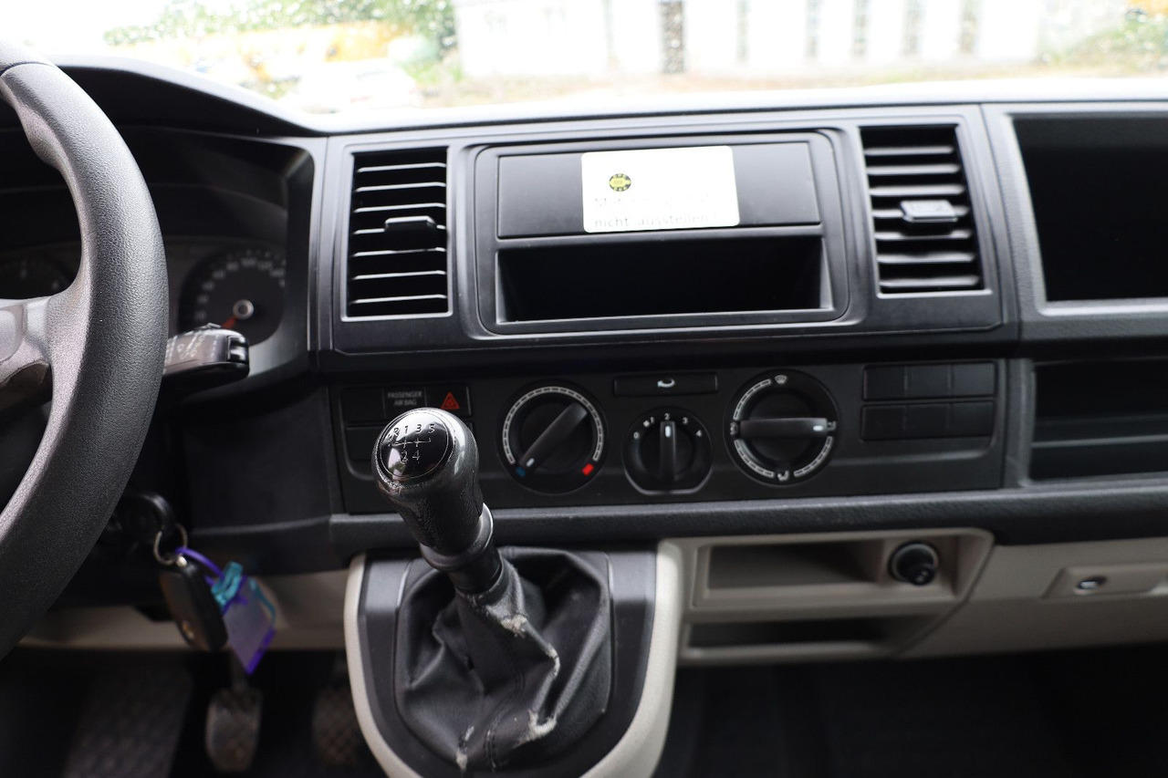 Passenger van Volkswagen T6: picture 8