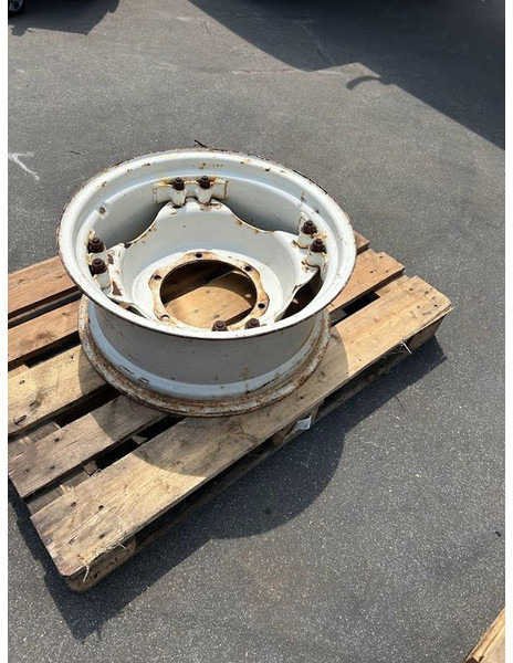 New Holland velg 10 x 24 - Rim: picture 4 New Holland velg 10 x 24 - Rim: picture 4