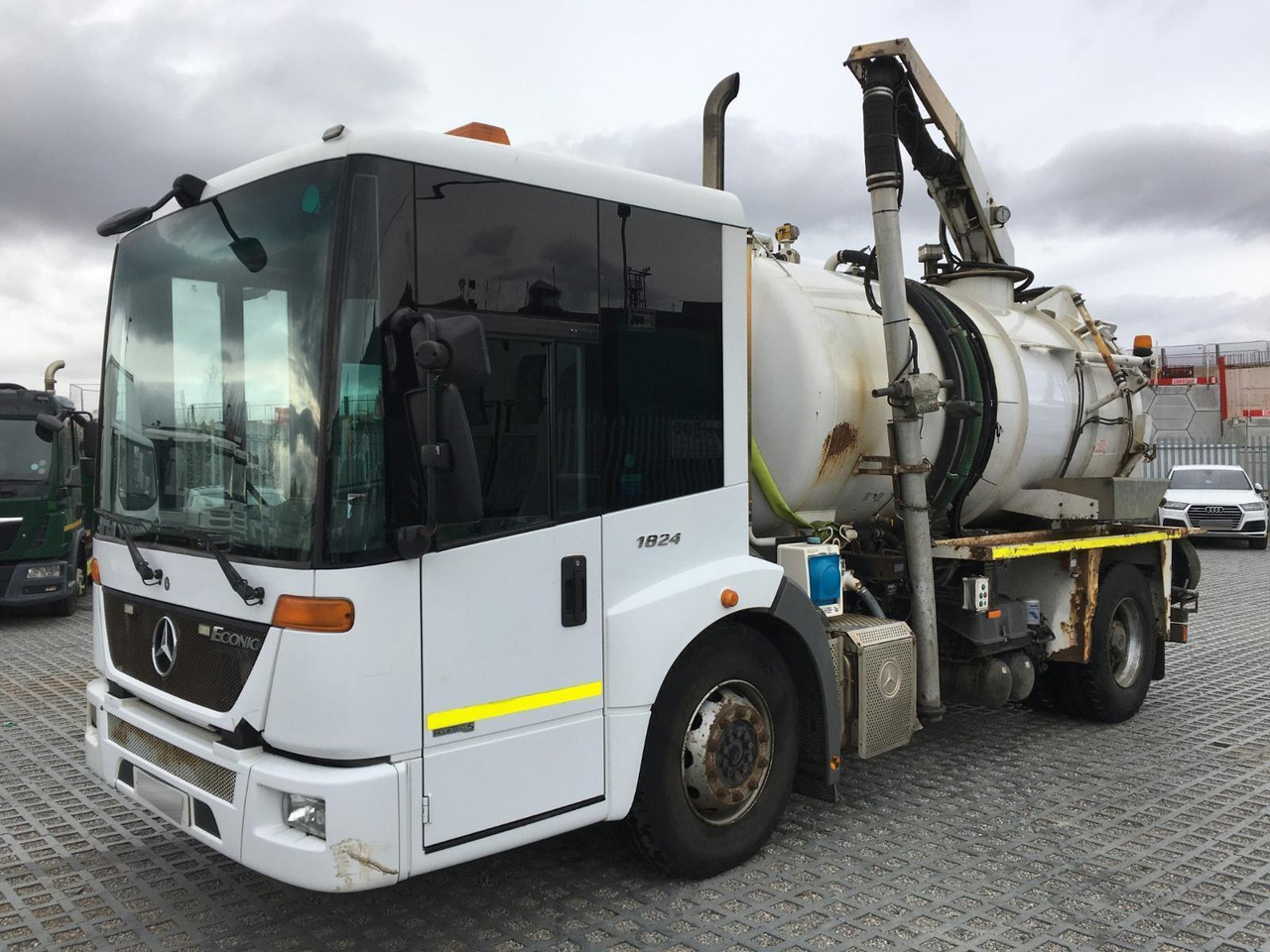 Mercedes-Benz Econic 1824 - Vacuum truck: picture 2 Mercedes-Benz Econic 1824 - Vacuum truck: picture 2