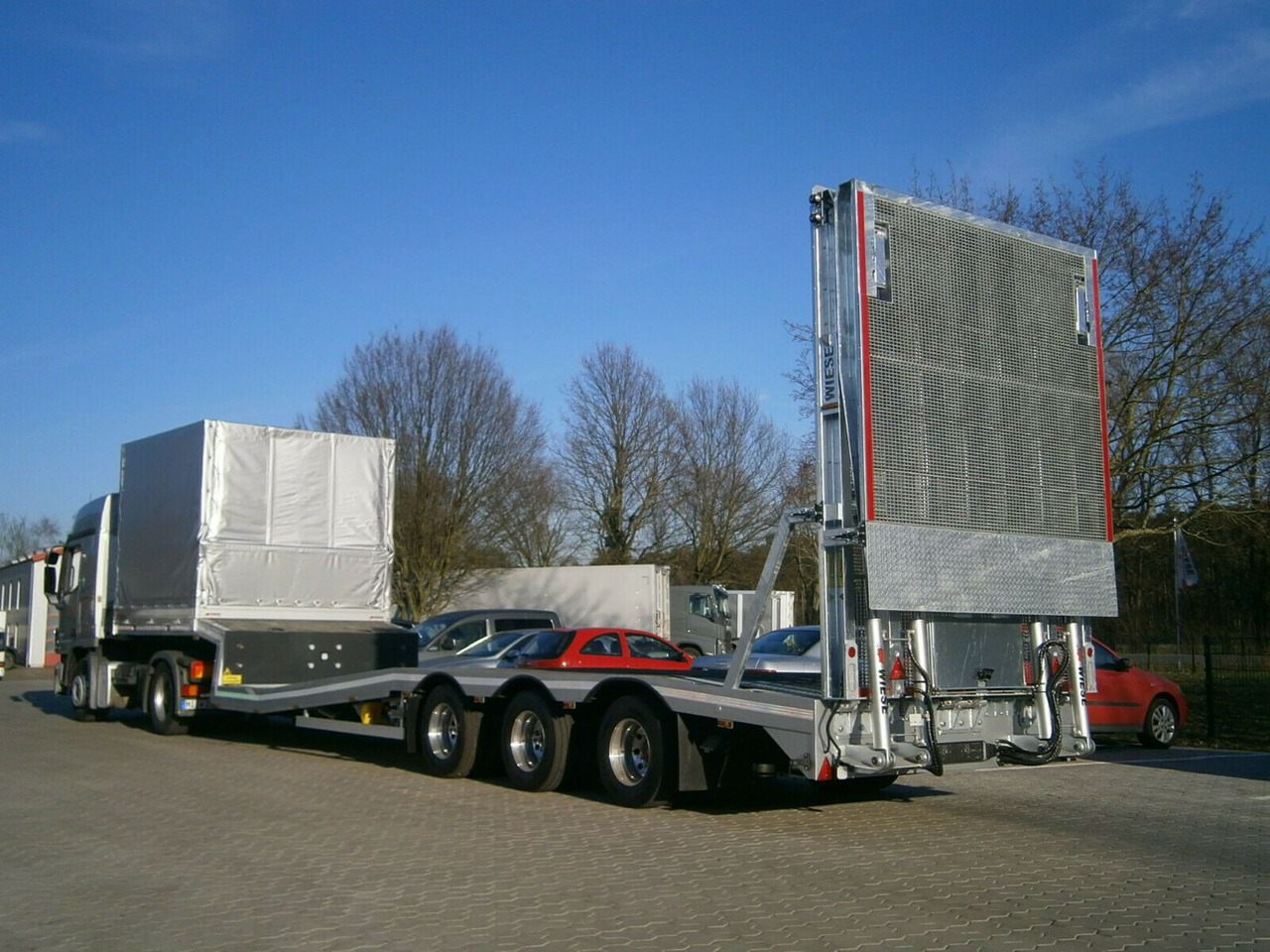 Gabelstaplertransporter Tiefbett Rampen - Low loader semi-trailer: picture 1 Gabelstaplertransporter Tiefbett Rampen - Low loader semi-trailer: picture 1