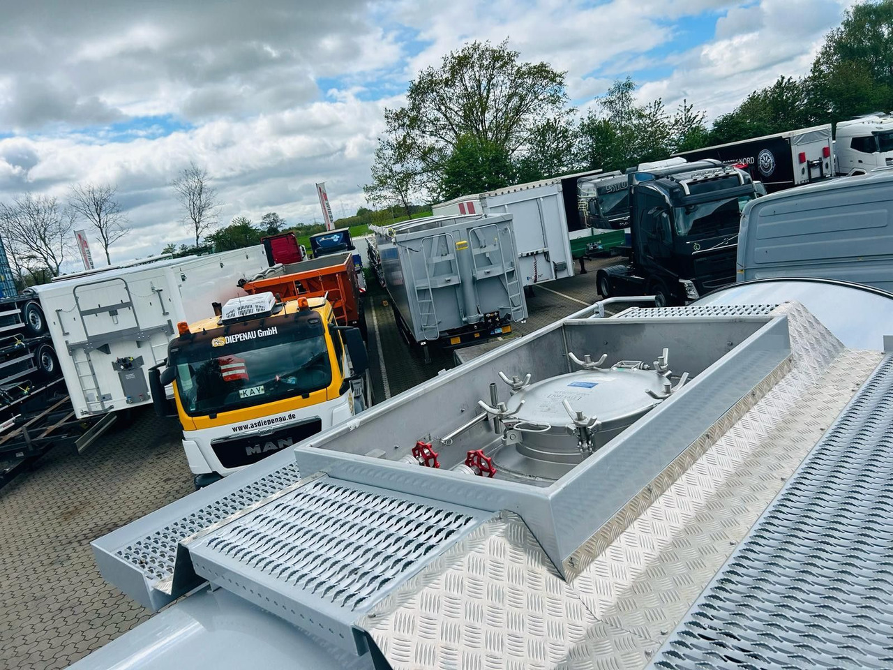 Tank semi-trailer Kässbohrer STS.SS Edelstahl Tankauflieger Bitumen 32m³: picture 10