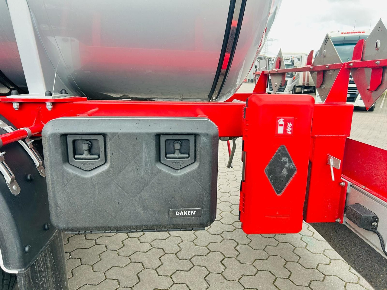 Tank semi-trailer Kässbohrer STS.SS Edelstahl Tankauflieger Bitumen 32m³: picture 8