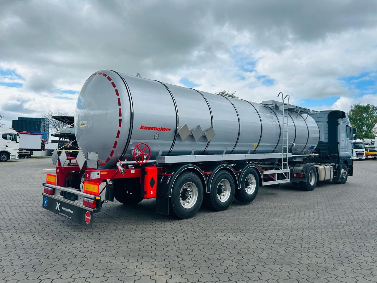 Kässbohrer STS.SS Edelstahl Tankauflieger Bitumen 32m³ - Tank semi-trailer: picture 1 Kässbohrer STS.SS Edelstahl Tankauflieger Bitumen 32m³ - Tank semi-trailer: picture 1
