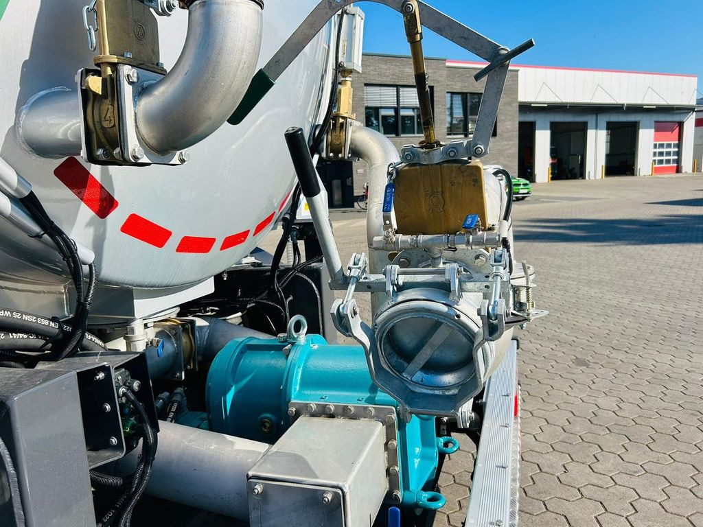 Kässbohrer Tankauflieger K.STN L 30 Kässbohrer Tankauflieger K.STN L 30 - Tank semi-trailer: picture 5 Kässbohrer Tankauflieger K.STN L 30 Kässbohrer Tankauflieger K.STN L 30 - Tank semi-trailer: picture 5