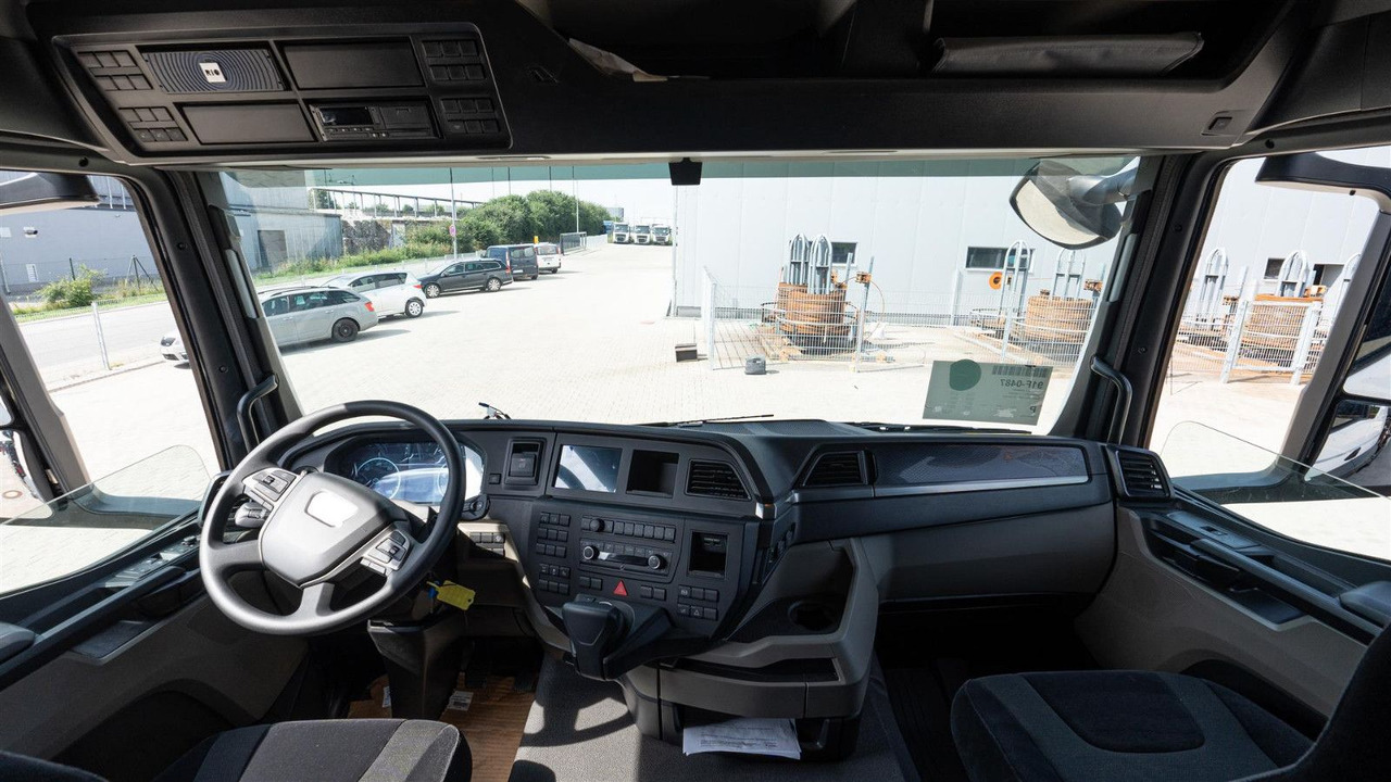 MAN 35.470 8x2 Kran F710 RA2.26 - Crane truck: picture 4 MAN 35.470 8x2 Kran F710 RA2.26 - Crane truck: picture 4