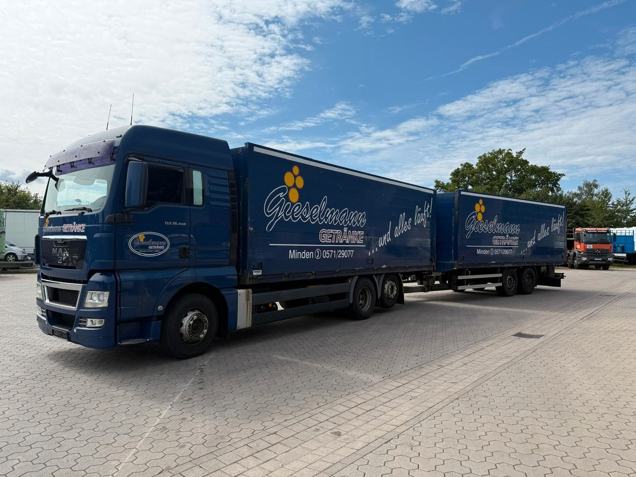 MAN TGA mit Kofferaufbau/Getränkeaufbau + Anhänger - Beverage truck: picture 2 MAN TGA mit Kofferaufbau/Getränkeaufbau + Anhänger - Beverage truck: picture 2