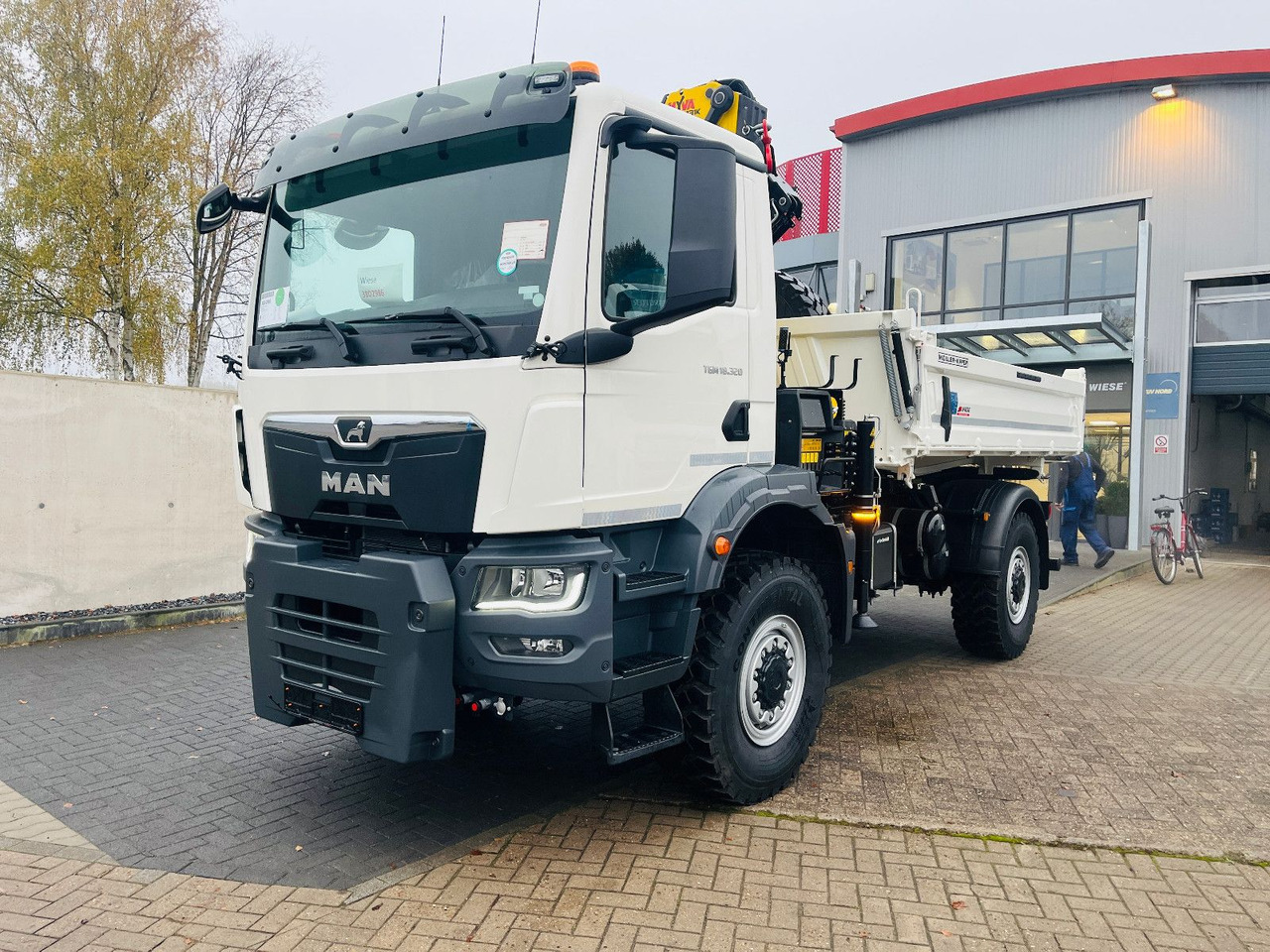 MAN TGM 18.320 4x4 BB Kipper Kran 131 Single Winter - Crane truck: picture 1 MAN TGM 18.320 4x4 BB Kipper Kran 131 Single Winter - Crane truck: picture 1