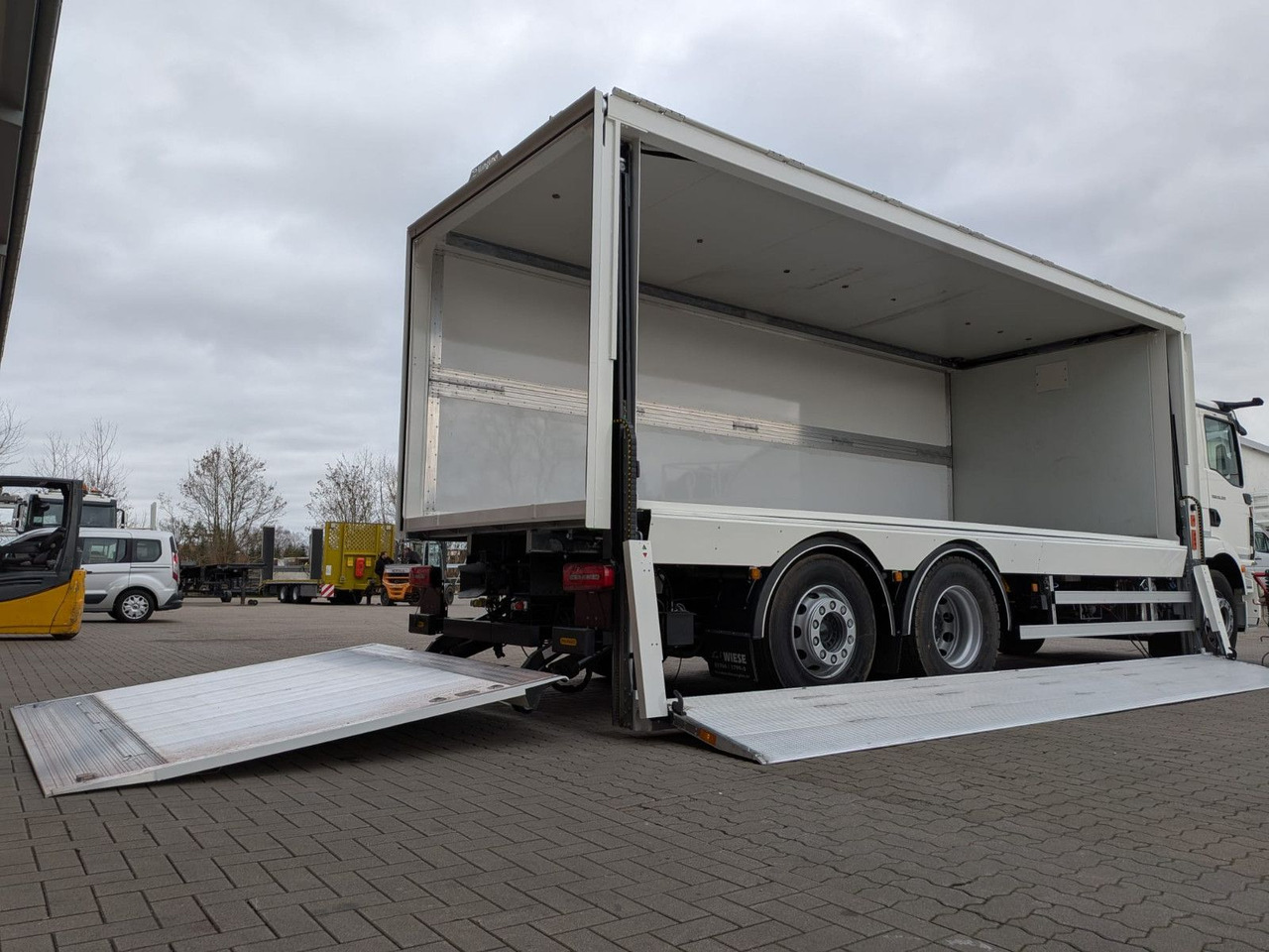 MAN TGM 26.320 6x2/4 Getränkefahrzeug Wingliner LBW - Beverage truck: picture 2 MAN TGM 26.320 6x2/4 Getränkefahrzeug Wingliner LBW - Beverage truck: picture 2