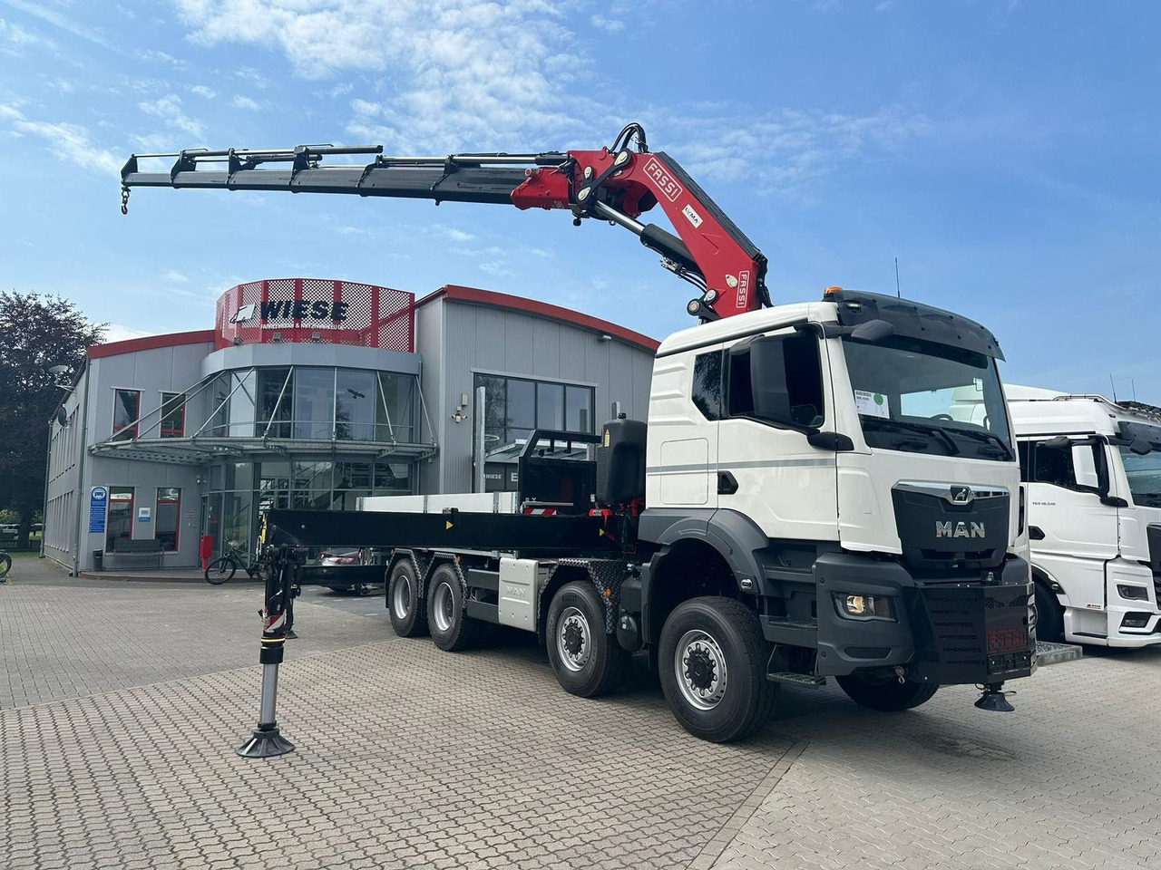 MAN TGS 41.520 8x8 mit Fassi Ladekran F710RA.2.26 - Dropside/ Flatbed truck: picture 1 MAN TGS 41.520 8x8 mit Fassi Ladekran F710RA.2.26 - Dropside/ Flatbed truck: picture 1