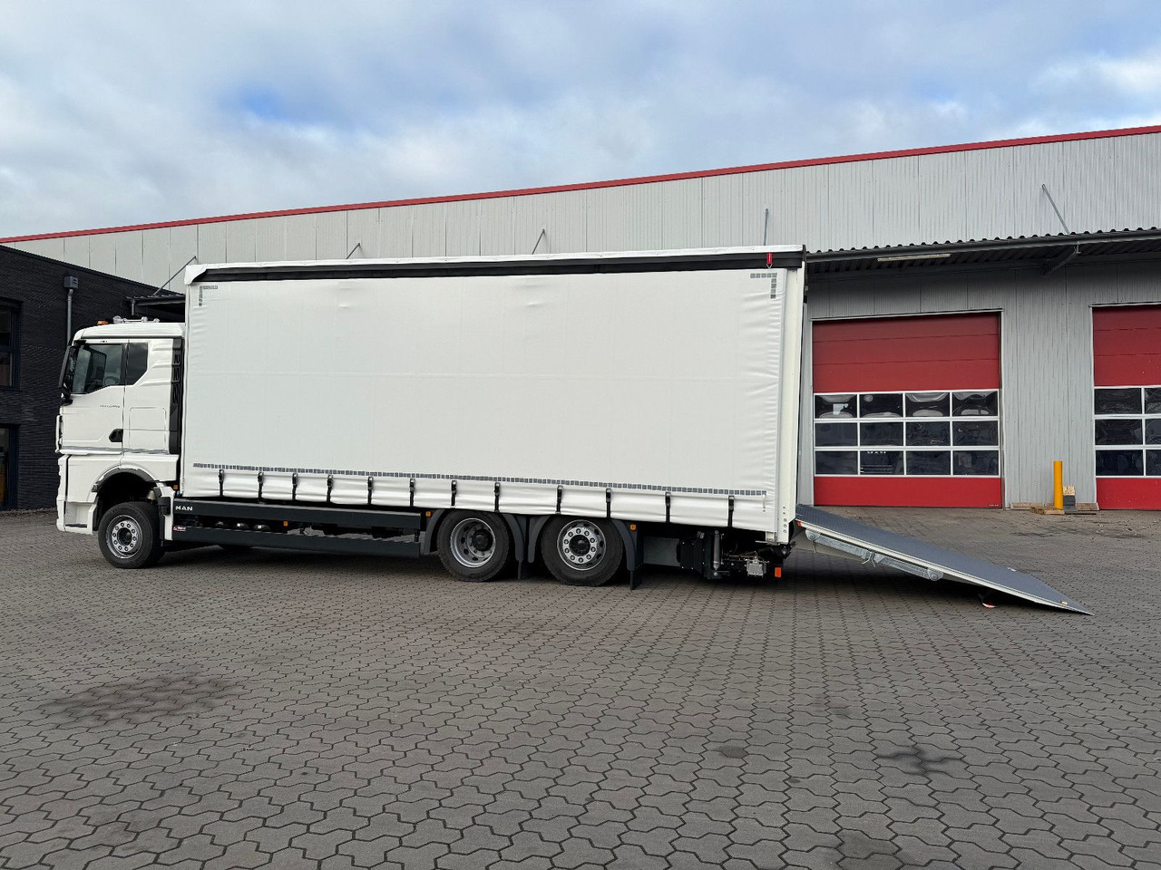 MAN TGX 26.440 6x2 LL Schwerlast Ladebordwand/Rampe - Tow truck: picture 2 MAN TGX 26.440 6x2 LL Schwerlast Ladebordwand/Rampe - Tow truck: picture 2