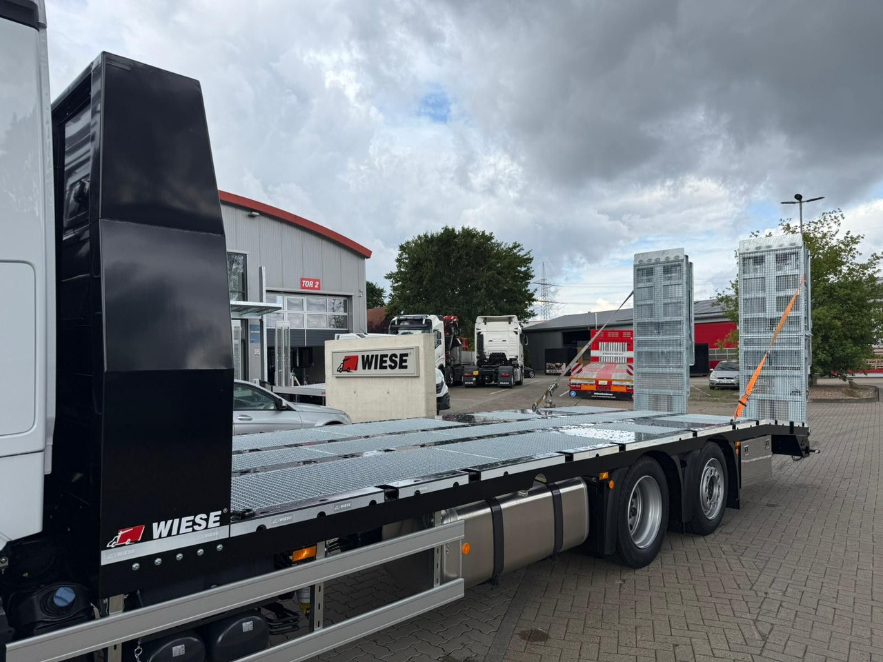 Mercedes-Benz Actros mit Rampen, Maschinentransporter - Dropside/ Flatbed truck: picture 2 Mercedes-Benz Actros mit Rampen, Maschinentransporter - Dropside/ Flatbed truck: picture 2