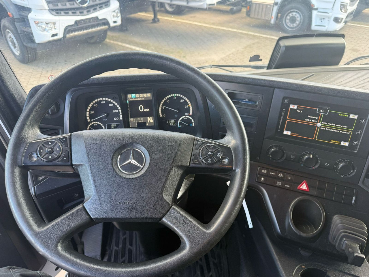 Curtainsider truck Mercedes-Benz Antos 1835 L - 4x2 Schiebeplane: picture 11