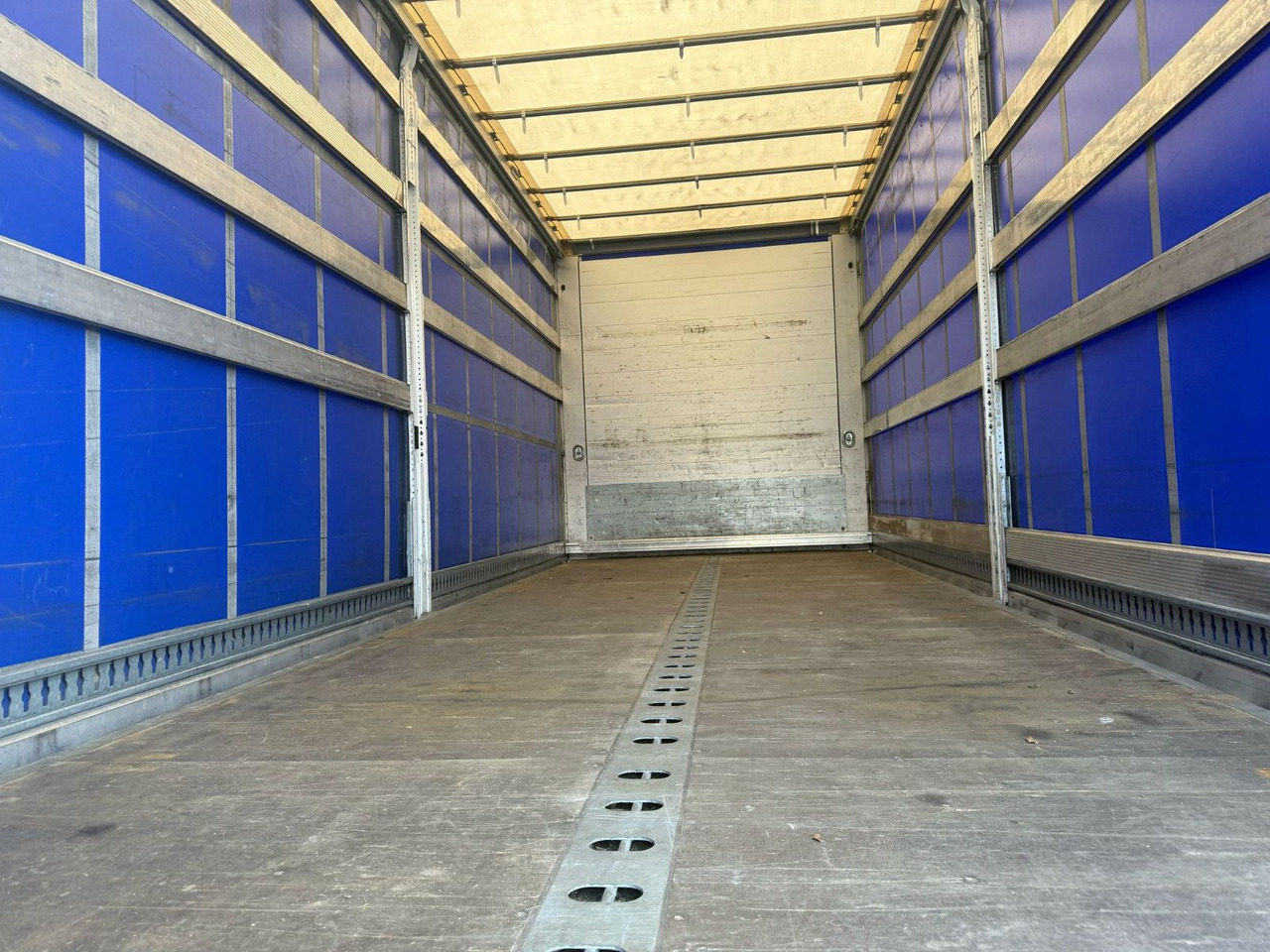 Curtainsider truck Mercedes-Benz Antos 1835 L - 4x2 Schiebeplane: picture 7