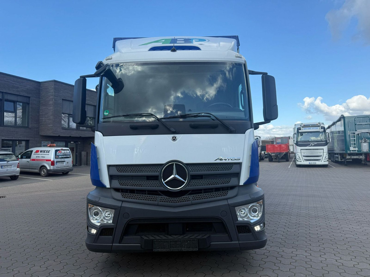 Curtainsider truck Mercedes-Benz Antos 1835 L - 4x2 Schiebeplane: picture 6