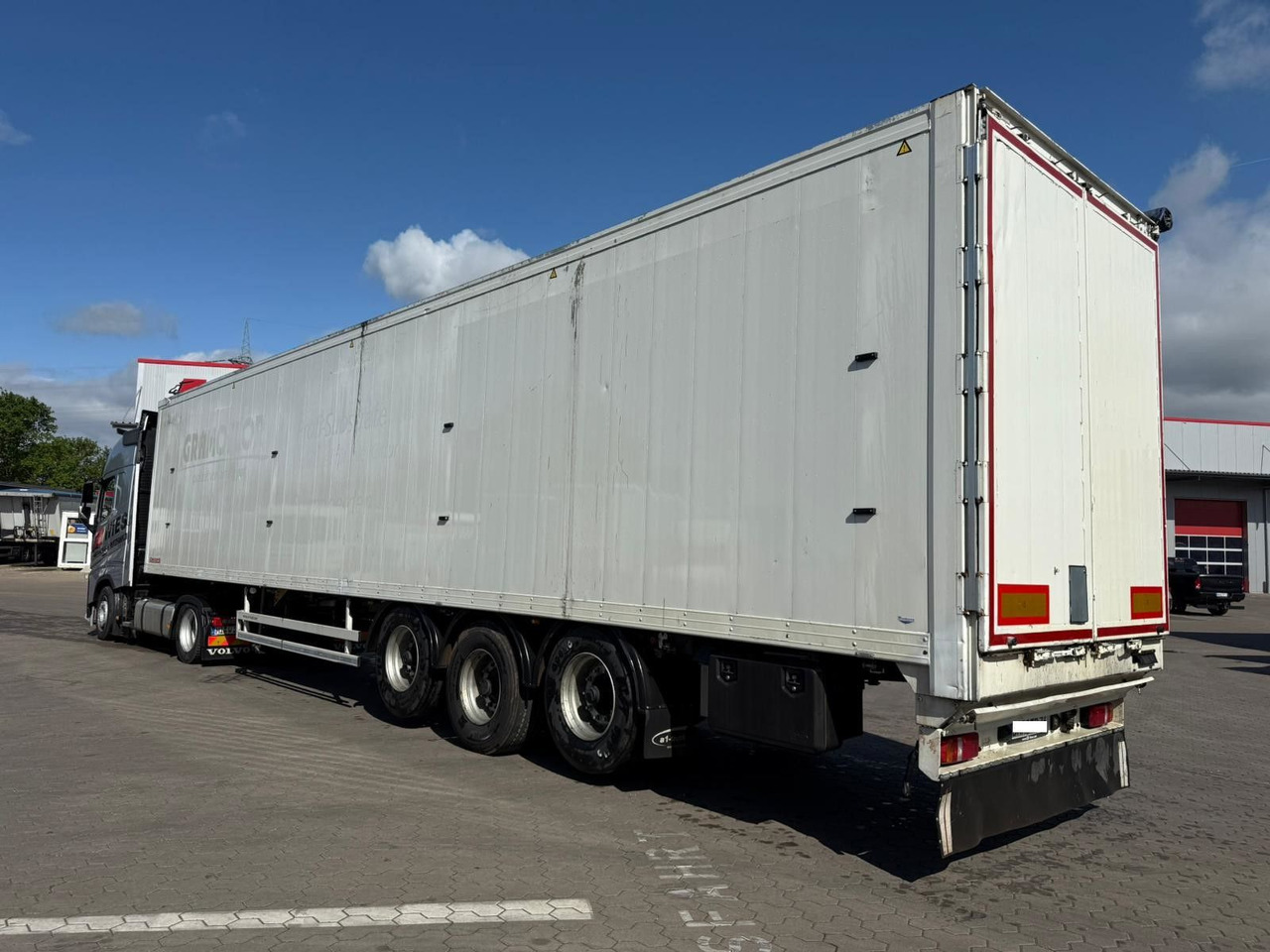 Reisch Schubboden 92m³ 1+3 Achse liftbar TÜV Neu - Walking floor semi-trailer: picture 4 Reisch Schubboden 92m³ 1+3 Achse liftbar TÜV Neu - Walking floor semi-trailer: picture 4