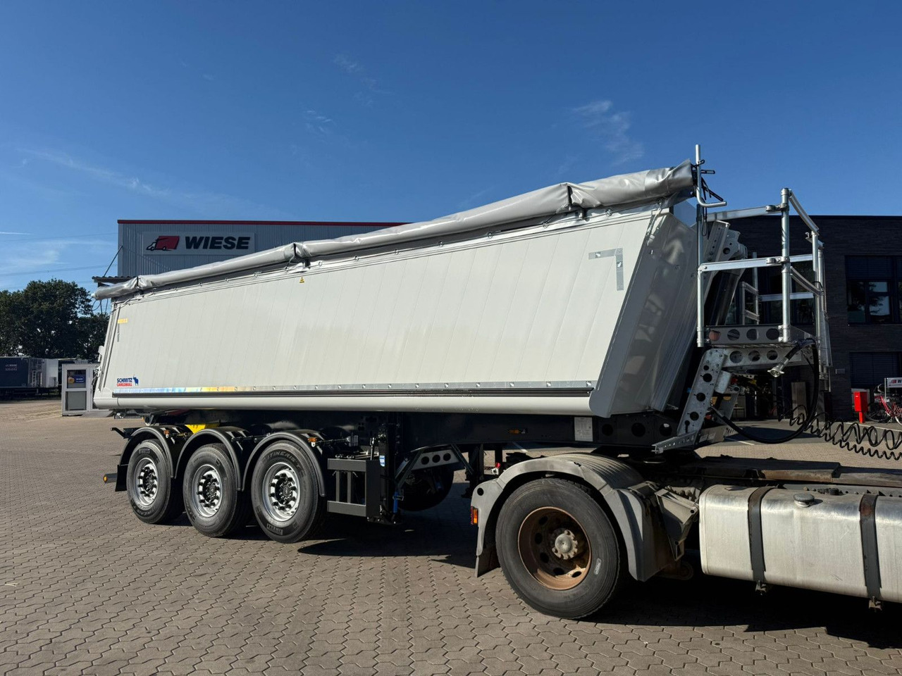 Schmitz Cargobull SKI 24 SL 7.2 3-Achs Alu Mulde 27m³ Sofort Verfü - Tipper semi-trailer: picture 1 Schmitz Cargobull SKI 24 SL 7.2 3-Achs Alu Mulde 27m³ Sofort Verfü - Tipper semi-trailer: picture 1